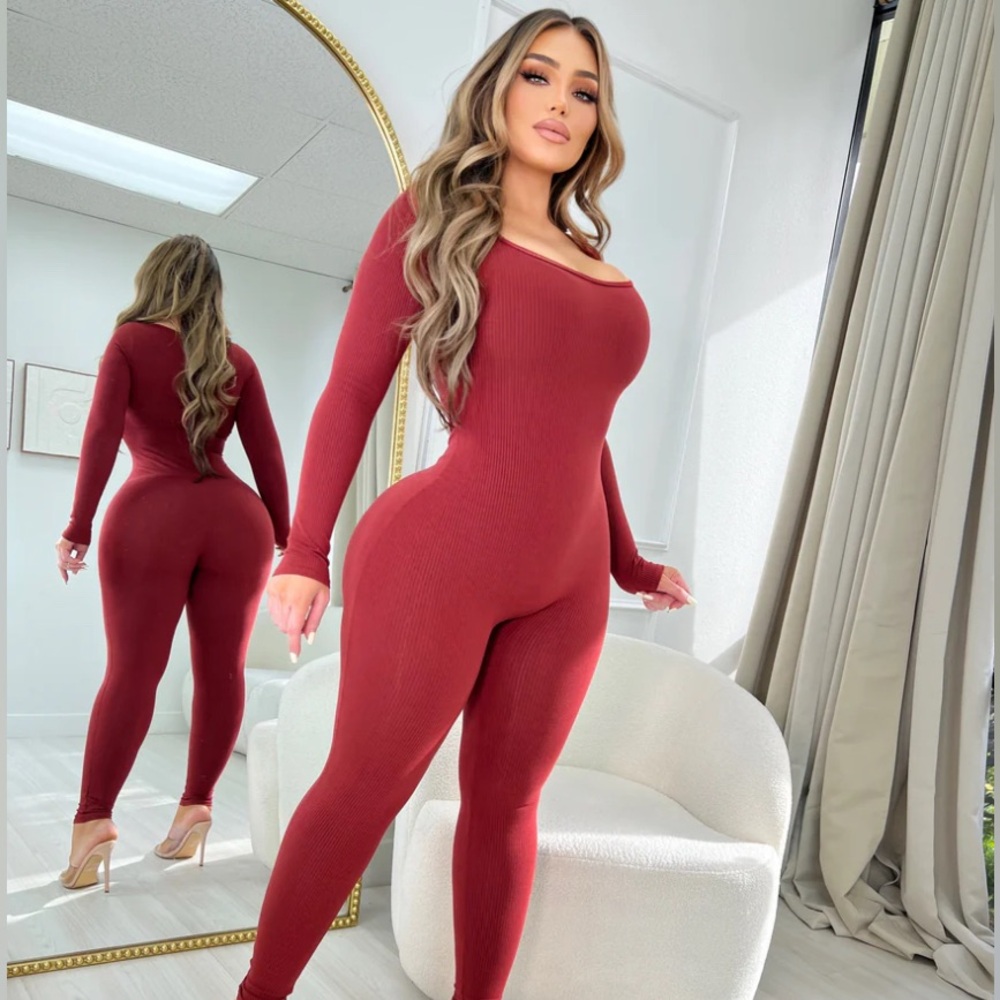 ❤️MAKE AN OFFER! SNATCHED BODY JUMPSUIT❤️